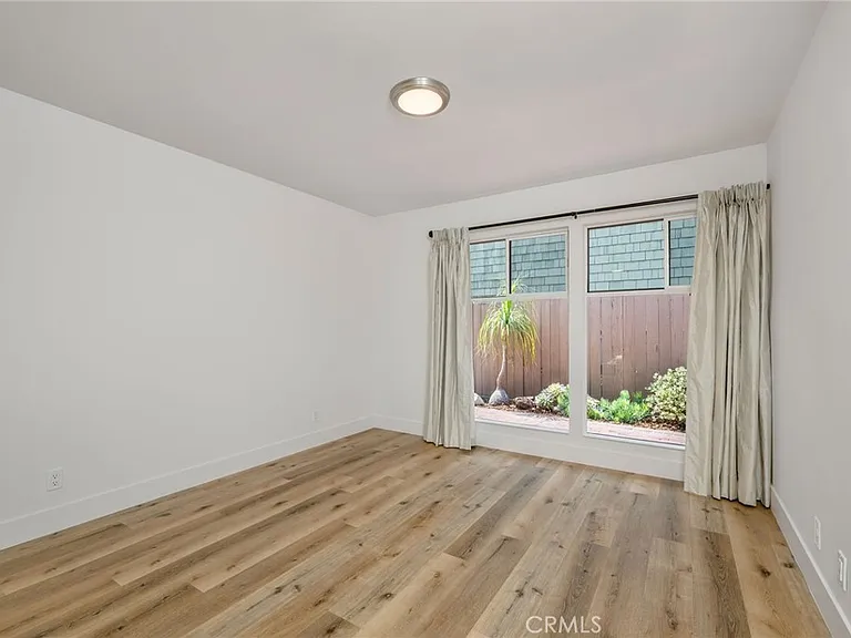 915 Miramar St — Photo 15