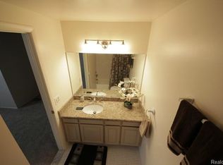 1184 Rolling Acres Dr #1, Bloomfield Hills, MI
