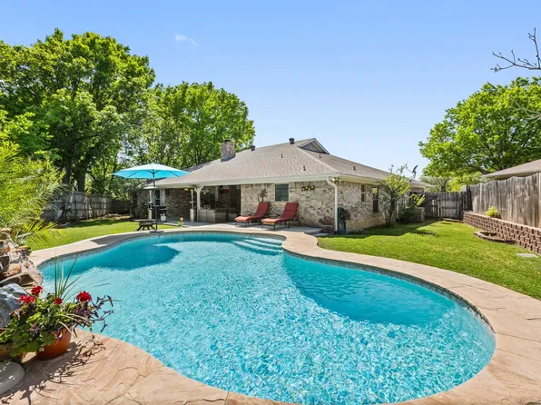 7028 Oakfield Corner Ct, North Richland Hills, TX 76182