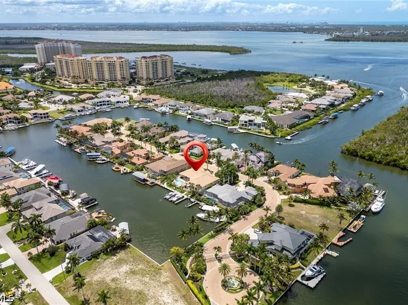 1523 Hermitage Ln, Cape Coral, FL 33914