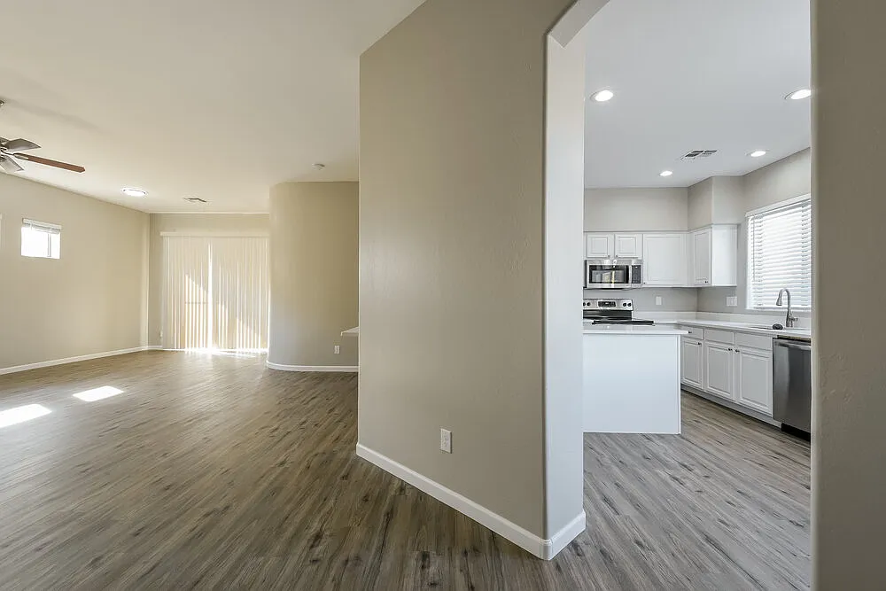 3 bed, 2.0 bath, 1592 sqft, $2,495 — Photo 3