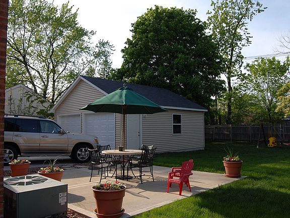 110 Algonquin Road, Clarendon Hills, IL 60514