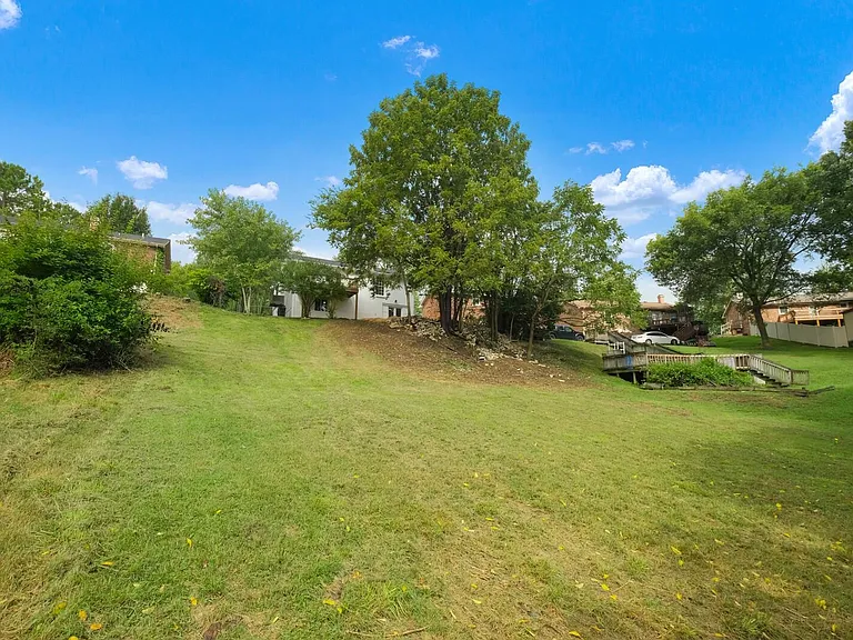 207 Township Dr #BOTTOM FLOOR — Photo 20