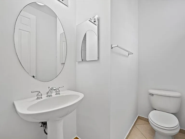 731 Duchess Ct — Photo 10