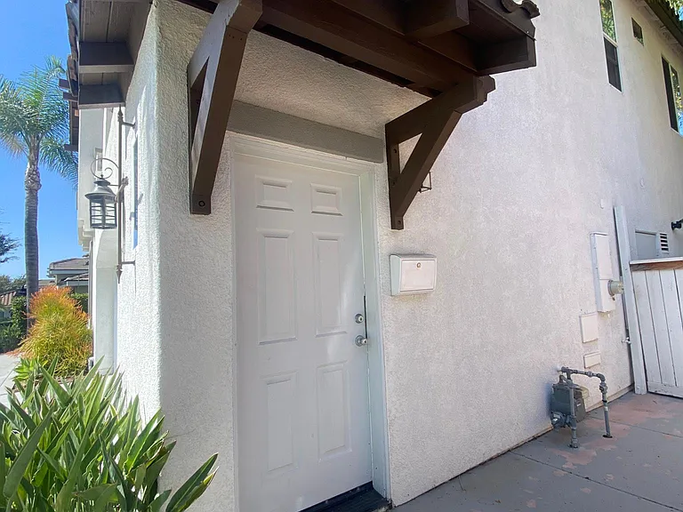 1540 Hillsborough St #1 — Photo 1