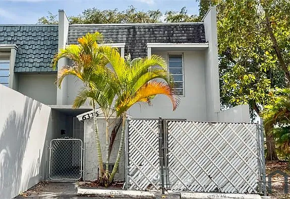 3 bed, 1147 sqft, $3,033 — Photo 2