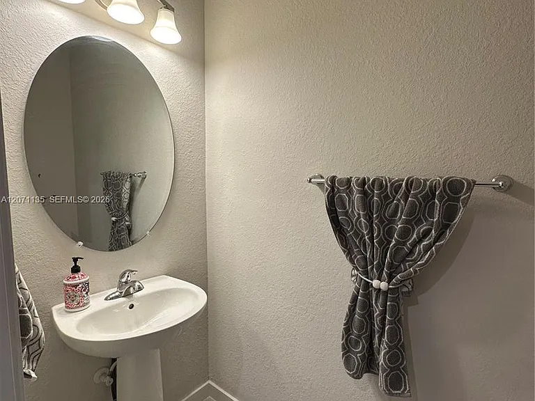 384 NW 11th Ave #384 — Photo 5