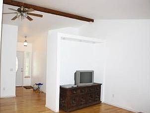 4th image of 710 N Indiana Ave