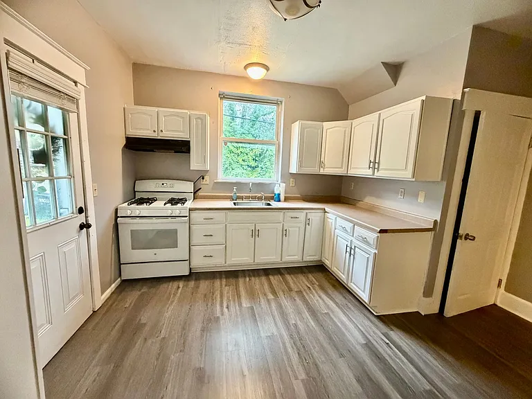 1133 Wade St — Photo 4
