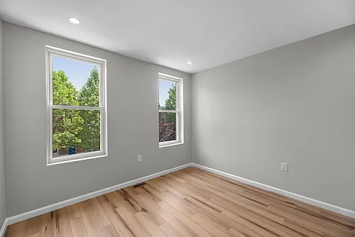 2427 Ashland Ave Photo 1