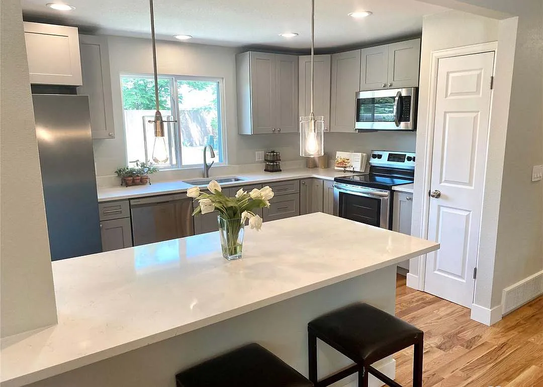 3 bed, 1999 sqft, $2,900 — Photo 2