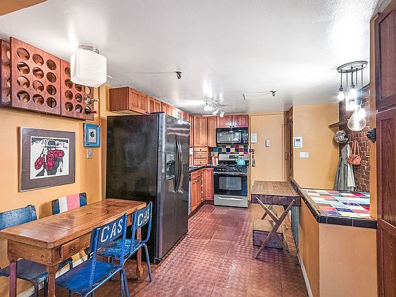 4th image of 324 Pearl St APT 1F