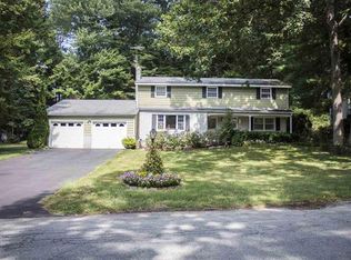 6 Winding Rdg, Clifton Park, NY 12065