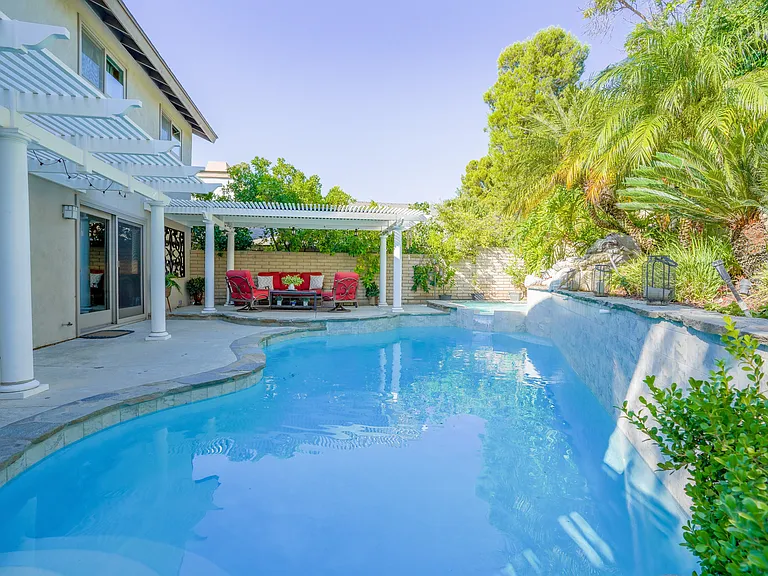 30 Almond Tree Ln — Photo 3