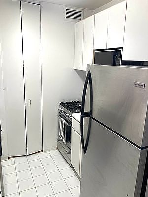 4th image of 300 Albany St APT 4