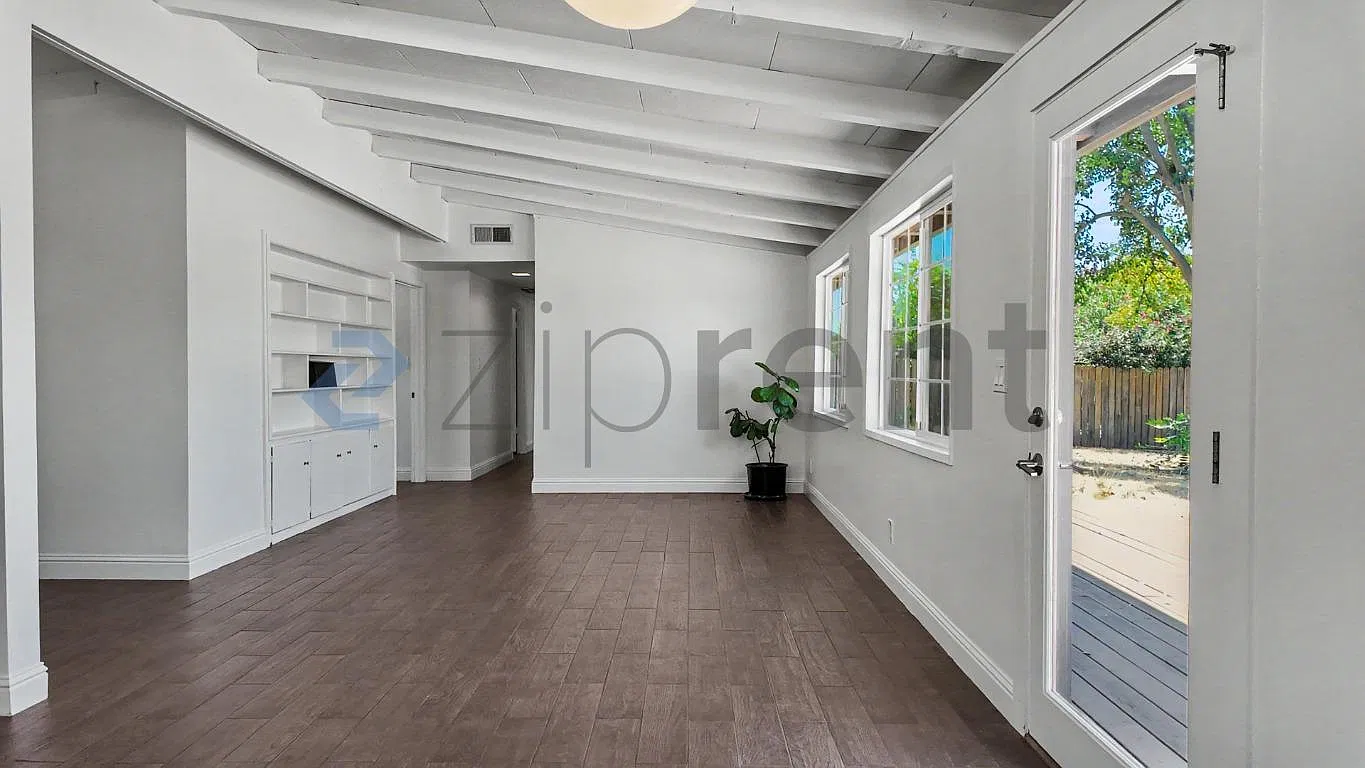 4 bed, 1475 sqft, $2,565 — Photo 3