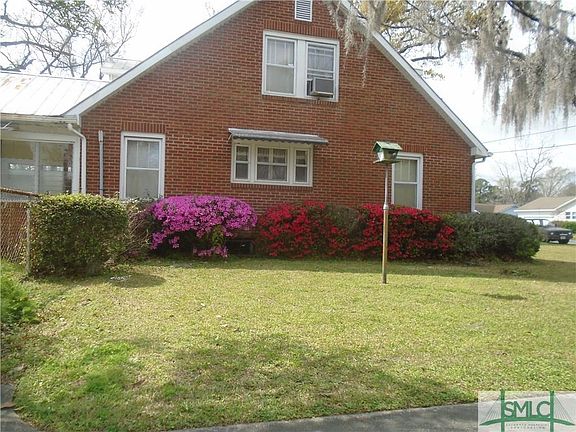 3rd image of 39 Russell Ave