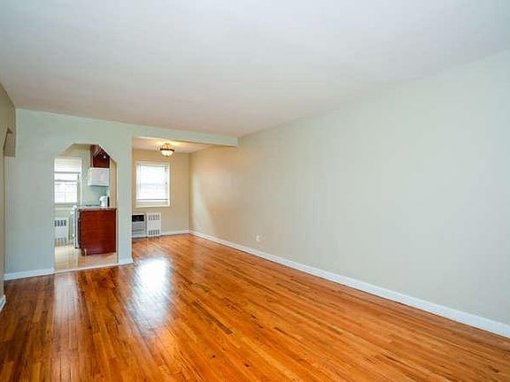 4th image of 210-05A 73rd Ave #375