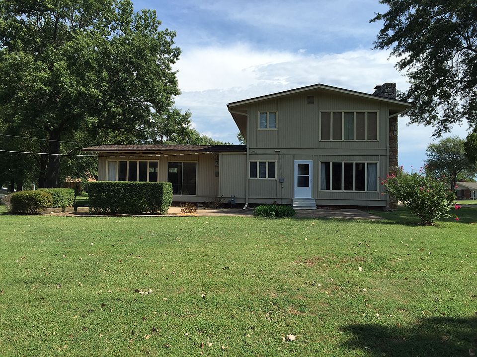 2nd image of 702 N Skyline Ln
