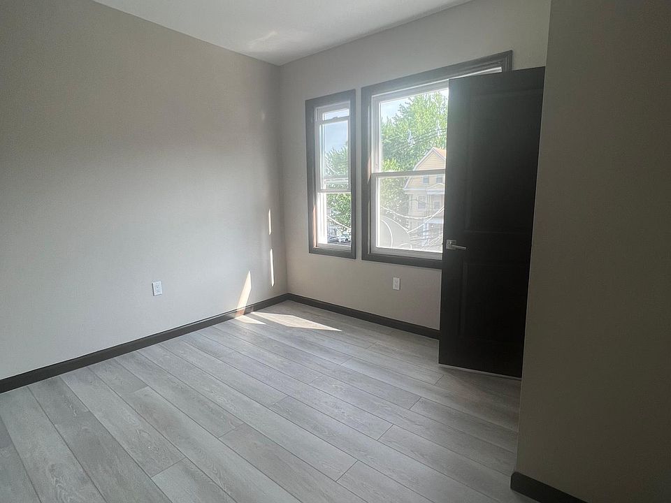 1st image of 162 Elwood Ave #2R