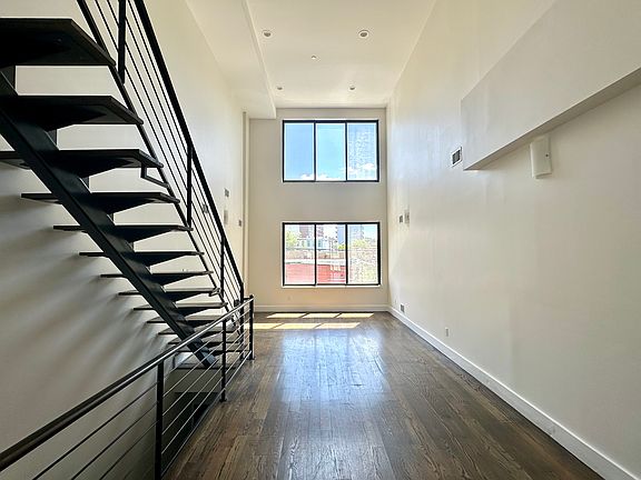 4th image of 29 Macdougal St Unit 2