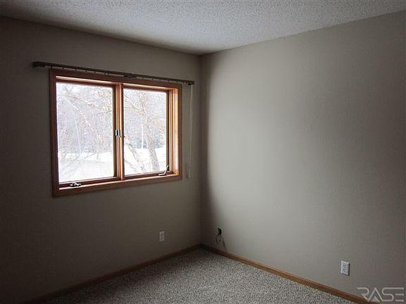 2nd image of 801 W Chicory Ln