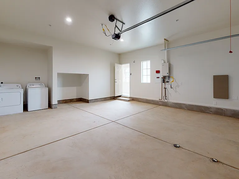 692 Ronald Way — Photo 18