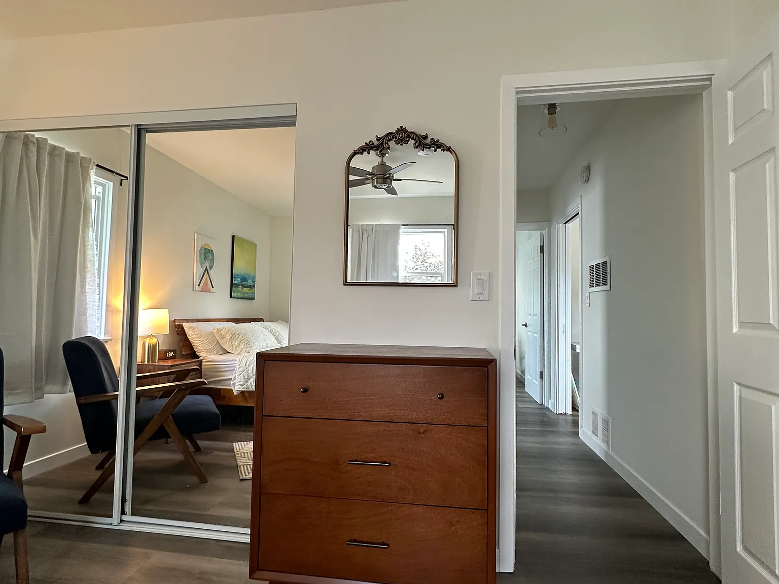 2 bed, 904 sqft, $3,200 — Photo 4