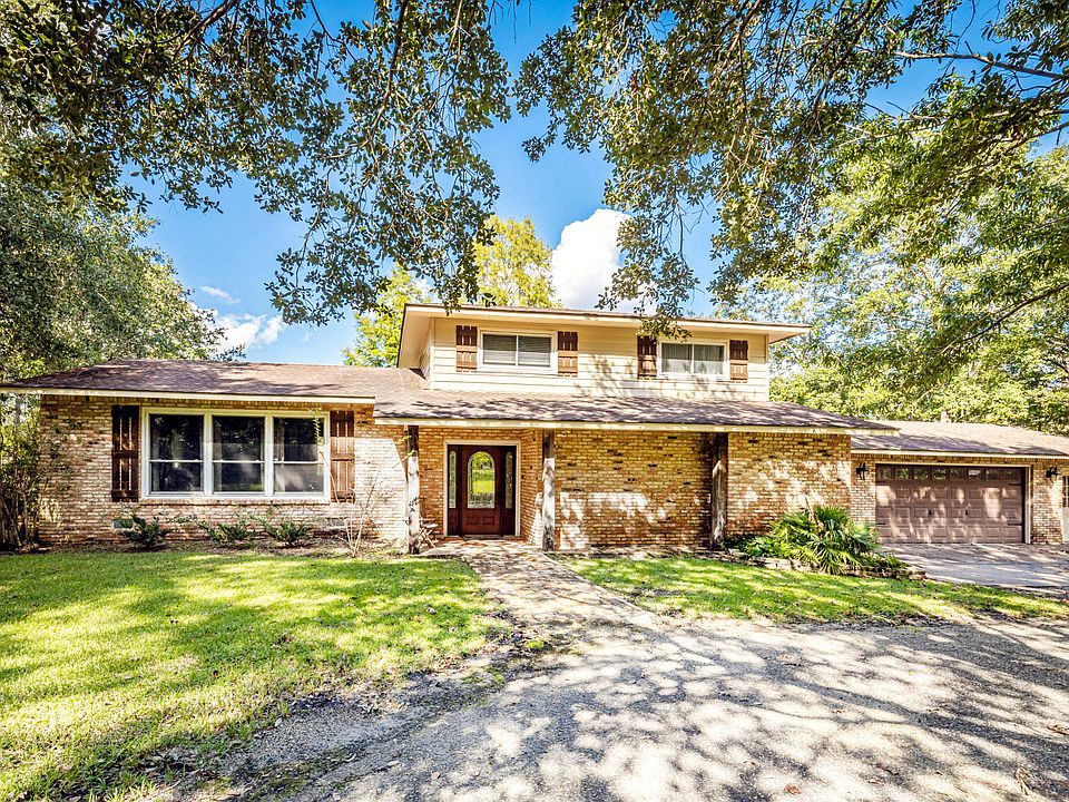 1st image of 2532 Bayou Oaks St