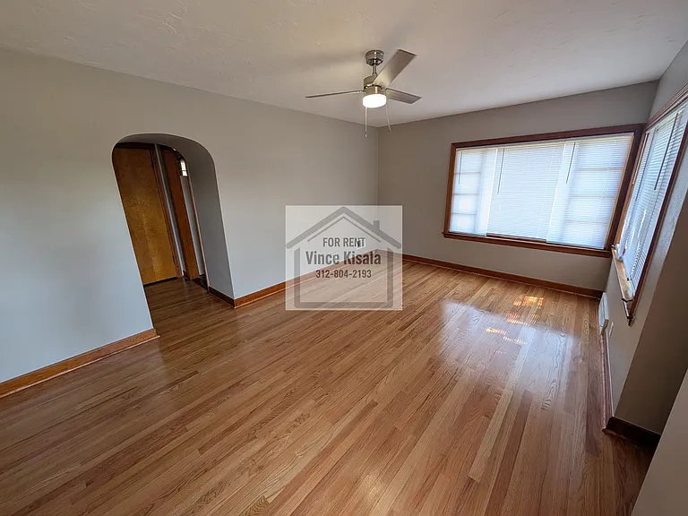 1410 Oak St — Photo 2