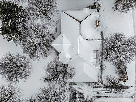 5th image of 3838 Weymouth Woods Dr