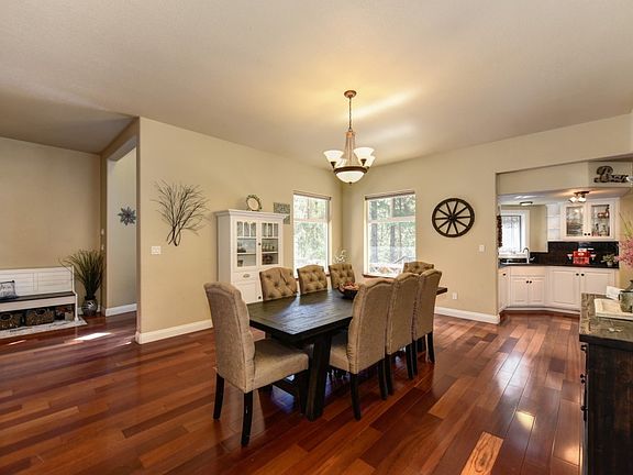 4th image of 260 Hill Haven Dr