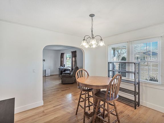 5th image of 105 W Church St