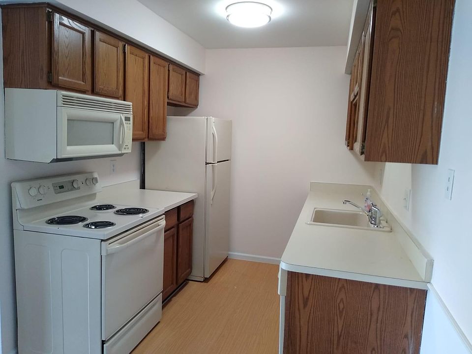 1st image of 16149 Clarkson Dr #6