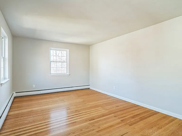 412 N Jackson St — Photo 10