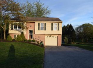 1043 Brunnerville Rd, Lititz, PA 17543