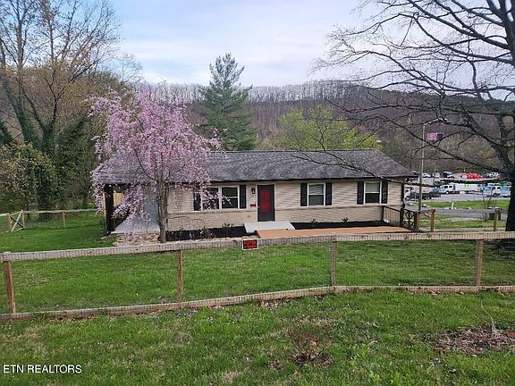 4th image of 3216 Greenway Dr