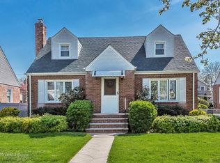 46 Pearl St, New Hyde Park, NY 11040