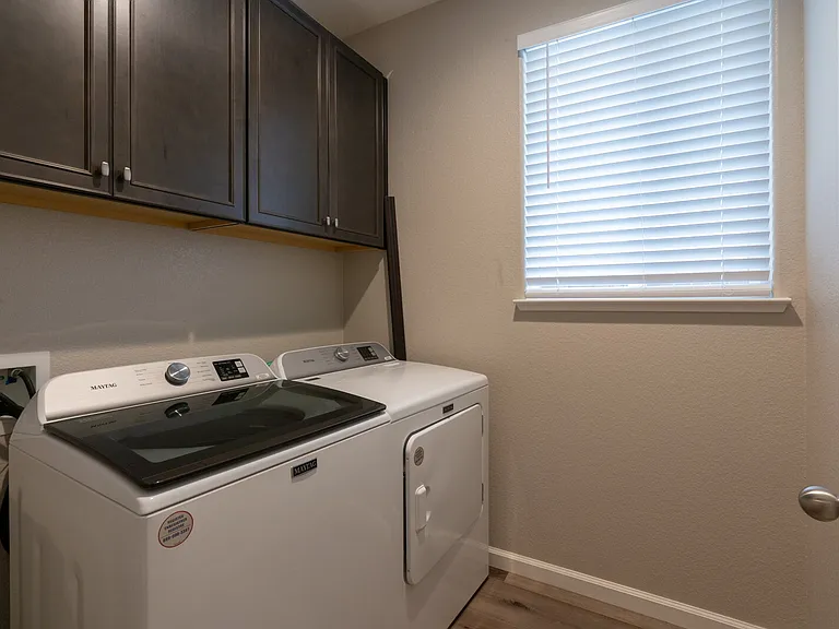 814 Courtney Ct — Photo 7