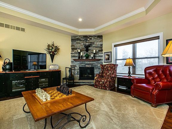 3rd image of 15453 White Oak Dr