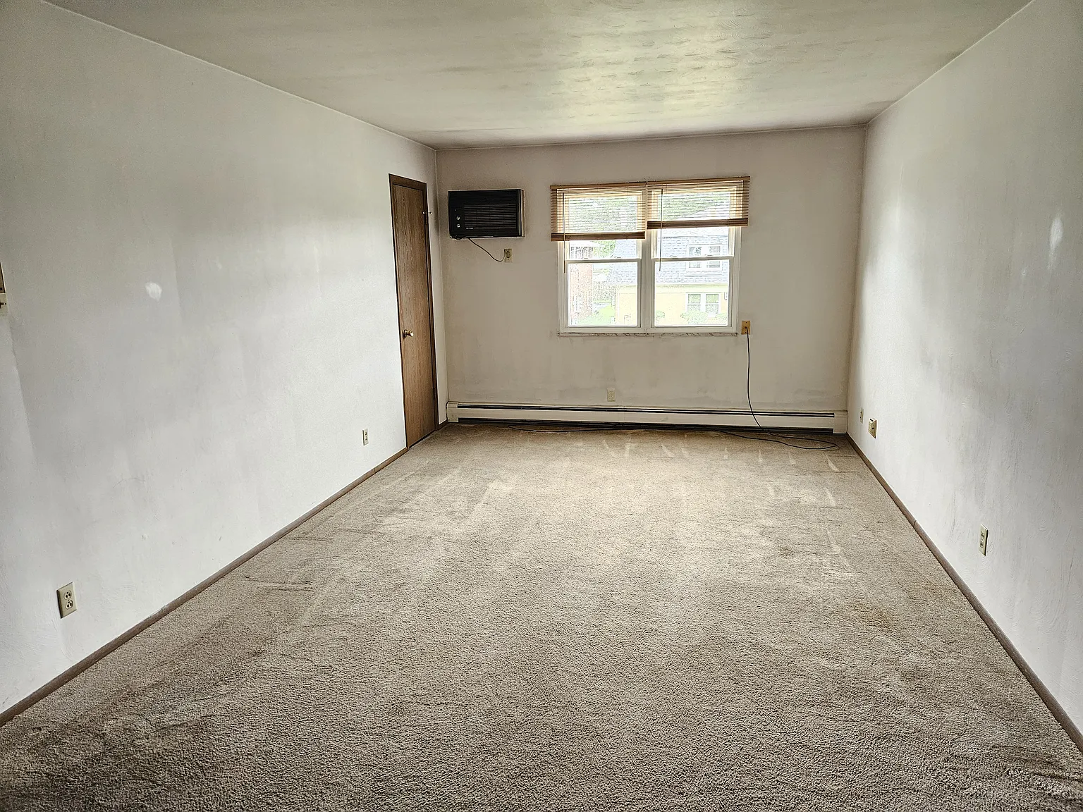 868 Cook Ave APT 4 photo 1