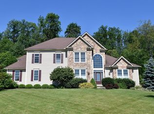 5678 Abbyshire Dr, Hudson, OH 44236
