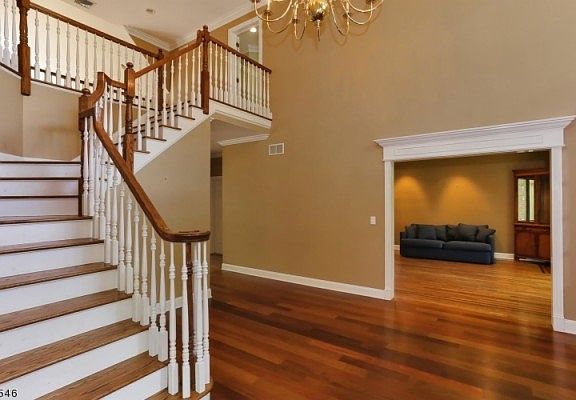 3rd image of 4 Laurelwood Dr
