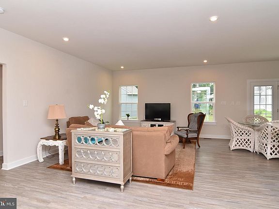 4th image of 31591 Barefoot Cir