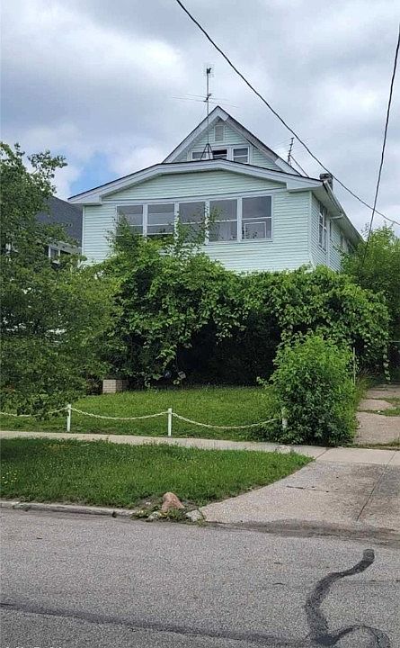 1st image of 3379 E 142nd St