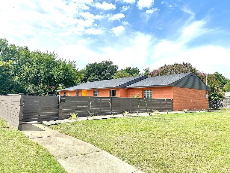 10343 Marsh Ln — Photo 11