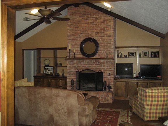 3rd image of 955 Lakeside Dr