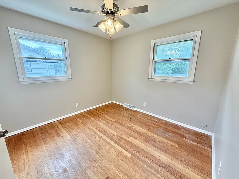 6919-6921 W Brentwood Ave E — Photo 14