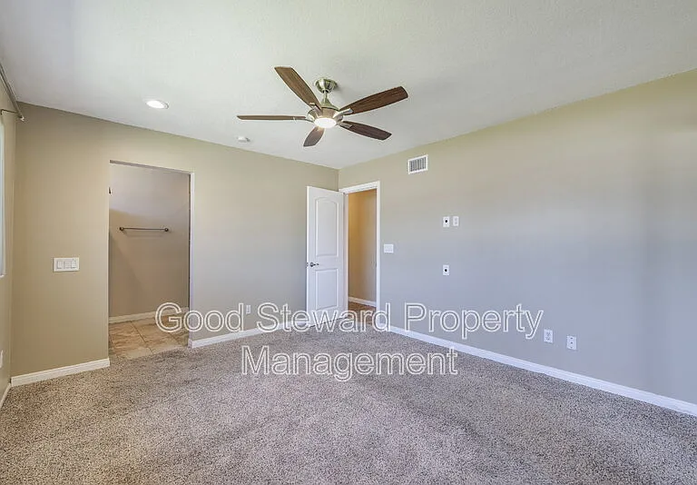 1219 N Van Buren St — Photo 12