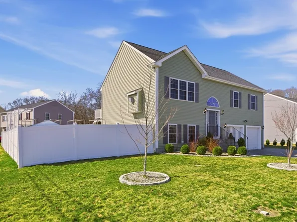 341 Courtney St, Fall River, MA 02720